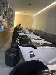 -罗亚帝造型·烫发染发