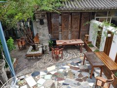 -喵屿·大理花园猫咖