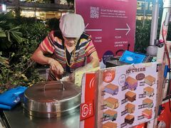 -詹爷爷乌节路街头冰淇淋