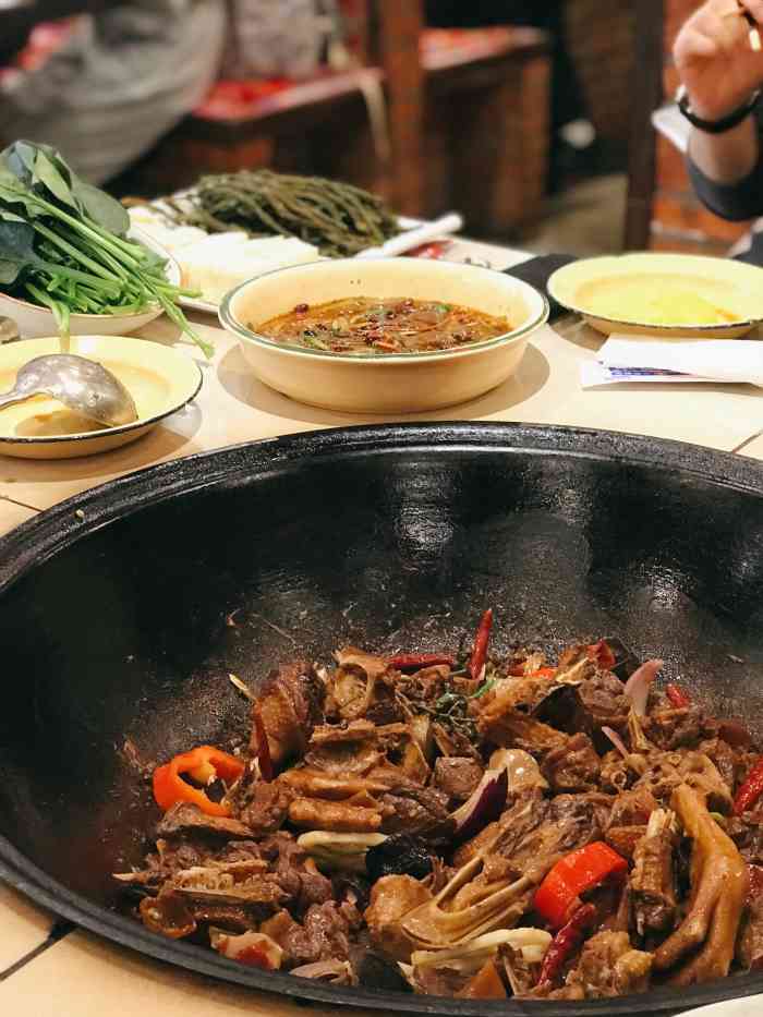 姚稷大铁锅(虹井路店)-"姚记大铁锅,东北炖大鹅.位于虹井路771.