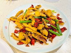 干煸鱿鱼-巧克力渔家.小船海鲜胶东菜(万平口店)