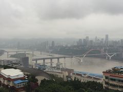 远至近依次是重庆长江大桥和菜园坝长江大桥-瞰胜楼