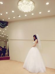 -觅白婚纱礼服馆