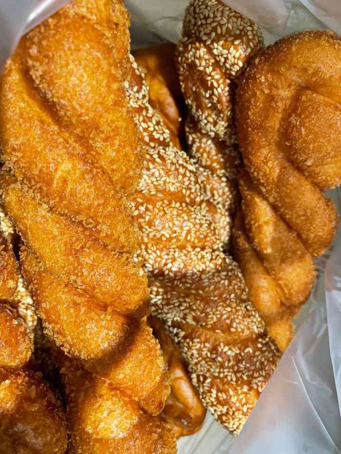 弘祥蜂蜜大麻花(钟楼街店)-"疫情期间(3月底)来过一次,排队20分钟.