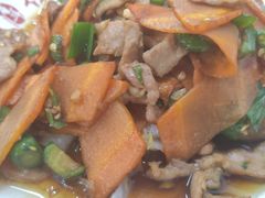 擂辣椒红萝卜炒肉-百年德园(侯家塘店)