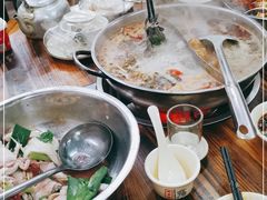 -周良天山牛杂城(天山路总店)