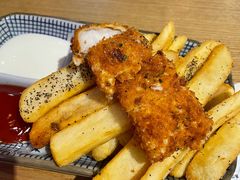 英式炸鱼配宽薯-HELLO 27 意面·沙拉·帕尼尼