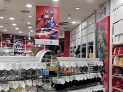-名创优品(北京新中关购物中心地铁层店)