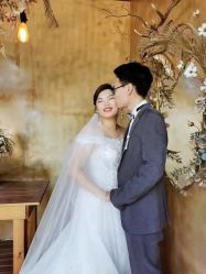 -现代经典婚纱摄影