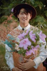 -易摄影婚纱摄影工作室