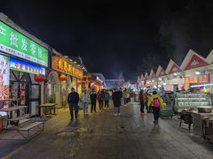 -布尔津河堤夜市