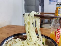 -巍山𤆵肉饵丝