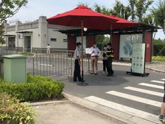 -奕欧来上海购物村停车场