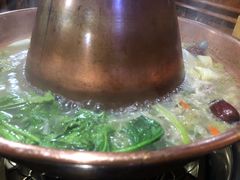 -果松木炭酸菜铜火锅·外婆参鸡汤