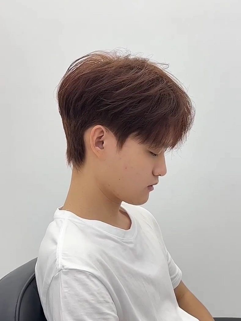 纹理烫发型图男三七分修颜洋气
秒变帅