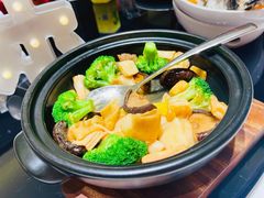 富淳一品煲-富淳饭店(陆家嘴保利广场店)