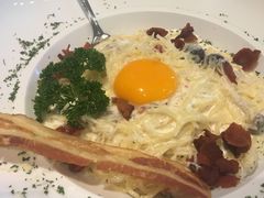 -Chom Cafe and Restaurant