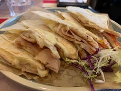 鸡肉凯撒迪亚芝士饼-遇见西木美式餐厅(体育路店)