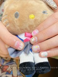 -花岐款式专研健康美甲沙龙