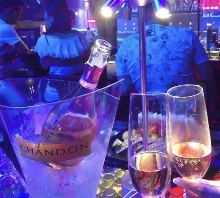 江滩回忆录(江滩二店)-"场地很小,却别有情调,约上三五好友,听着.