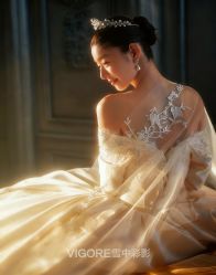 -雪中彩影婚纱摄影·微光艺术中心