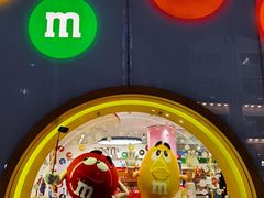 -m豆巧克力世界(上海世茂广场店)