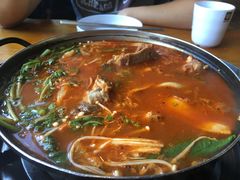 土豆排骨火锅-喇喇排骨火锅·传统韩式脊骨汤(望京西园总店)