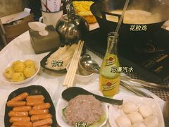 -鲜入围煮花胶鸡海鲜火锅