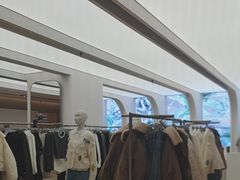 -URBAN REVIVO(七宝领展广场店)