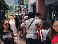 门口排队的客人-松發肉骨茶(牛车水店)