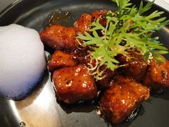 红酒泡沫牛仔粒-荟廷·晶萃(陆家嘴尚悦湾店)