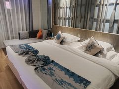 -皇马海口湾海景酒店(万绿园秀英港店)