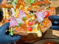 -Dragon Pizza•圆脸龙披萨·牛排餐厅