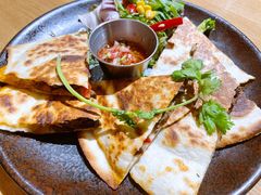 鸡肉馅饼配迷你沙拉-HELLO 27 意面·沙拉·帕尼尼