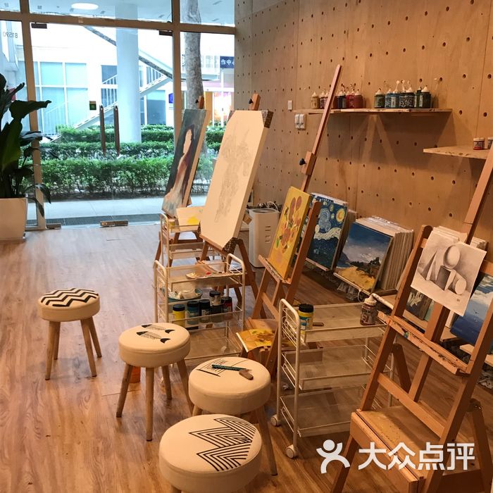 一笔一画艺术画室