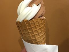 混合口味甜筒冰淇淋-布歌东京(万象天地店)