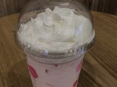 樱花白巧瑞纳冰-瑞幸咖啡(青秀区龙光世纪A座店)