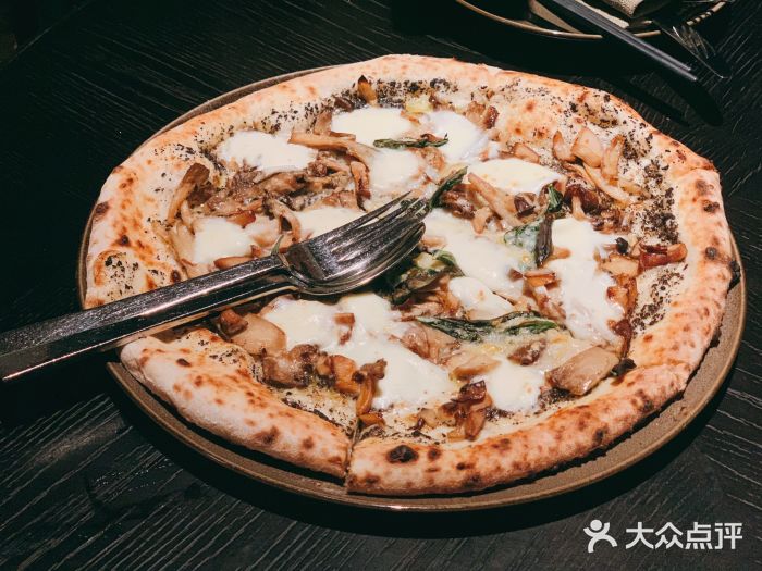 杭州君悦酒店·青莳黑松露蘑菇披萨图片