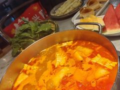 -尚尚仙·酸汤猪手·猪肚鸡火锅(华联万柳购物中心店)