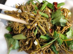 拌木兰芽-荣德灶台鱼(圣泉寺店)