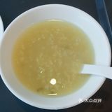 这次尝了下这个桂花糕，2.5元两个。软糯可口，赞