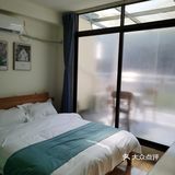 因为订房的时候已经没有两室的了，所以还空了一间
