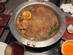 -牛YO寿喜烧·铁板烧和牛火锅自助(市府恒隆店)