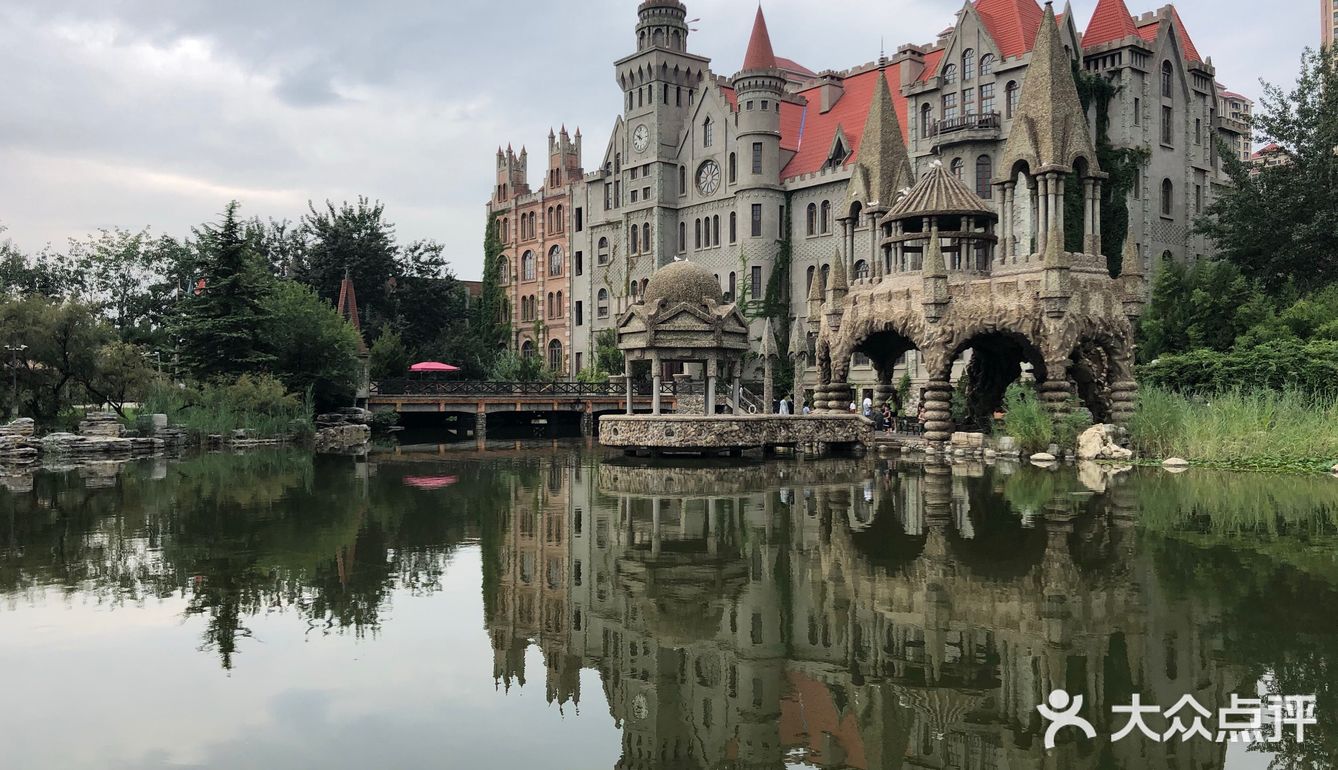 逛一逛也是享受啊……阴天的下午过去的,人不少