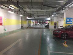 -爱琴海购物公园-地下停车场