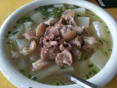 萝卜炖肘子-荣生萝卜汤饭店