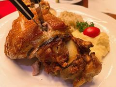 德式烤猪肘配酸菜土豆泥-申德勒加油站西餐厅(日坛路总店)