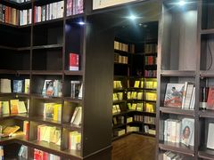 -钟书阁(松江泰晤士小镇店)