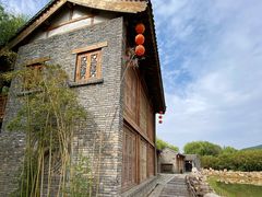 -雪山彩虹谷景区