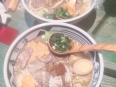 -鑫花溪牛肉米粉(东环大润发店)